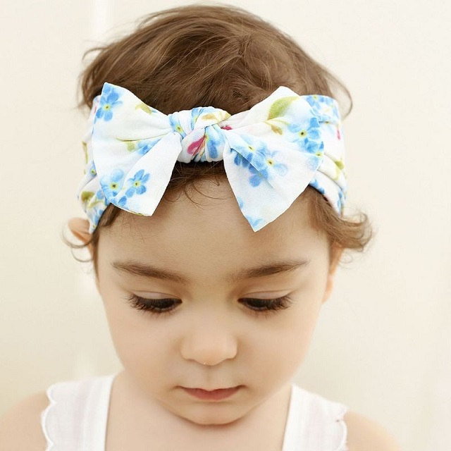 khan-cot-quanh-dau-cho-be-trong-de-thuong