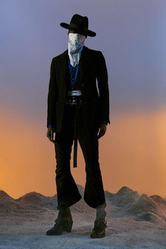 Biến tấu đầy ngẫu hứng với khăn Bandana 1 Khăn Bandana