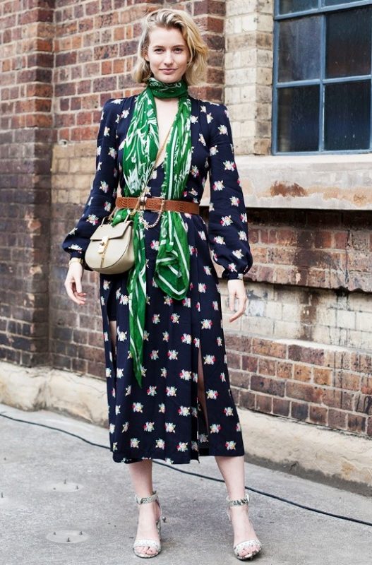 5 PHONG CÁCH QUÀNG KHĂN BANDANA CHO MÙA HÈ 24 5 PHONG CÁCH QUÀNG KHĂN BANDANA CHO MÙA HÈ 23