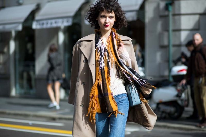 5 PHONG CÁCH QUÀNG KHĂN BANDANA CHO MÙA HÈ 6 5 PHONG CÁCH QUÀNG KHĂN BANDANA CHO MÙA HÈ 5