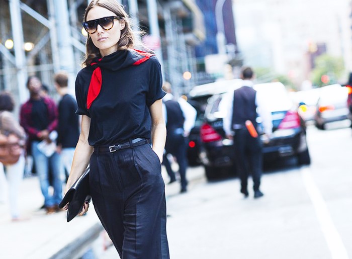 5 PHONG CÁCH QUÀNG KHĂN BANDANA CHO MÙA HÈ 12 5 PHONG CÁCH QUÀNG KHĂN BANDANA CHO MÙA HÈ 11