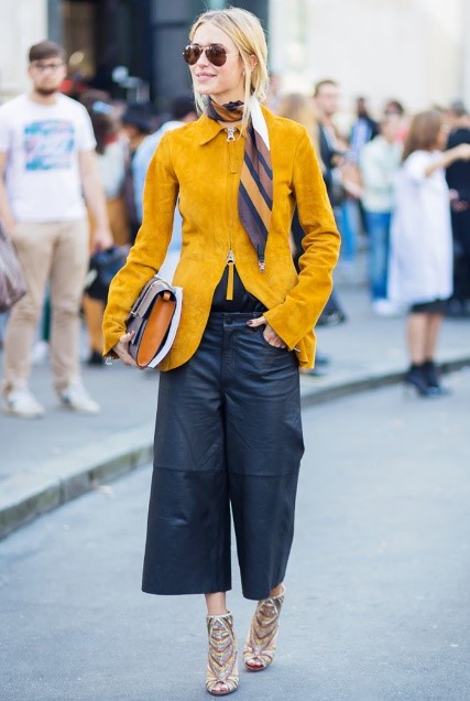 5 PHONG CÁCH QUÀNG KHĂN BANDANA CHO MÙA HÈ 14 5 PHONG CÁCH QUÀNG KHĂN BANDANA CHO MÙA HÈ 13